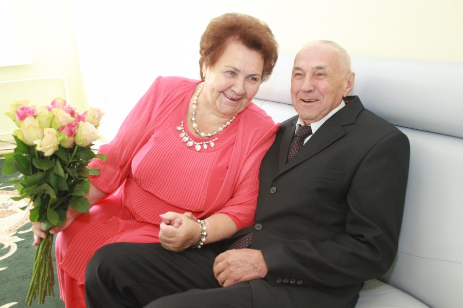 22 августа 2015 года во Дворце торжеств отпраздновали свой золотой юбилей супруги Агаревы, Валентин Николаевич и  Людмила Александровна