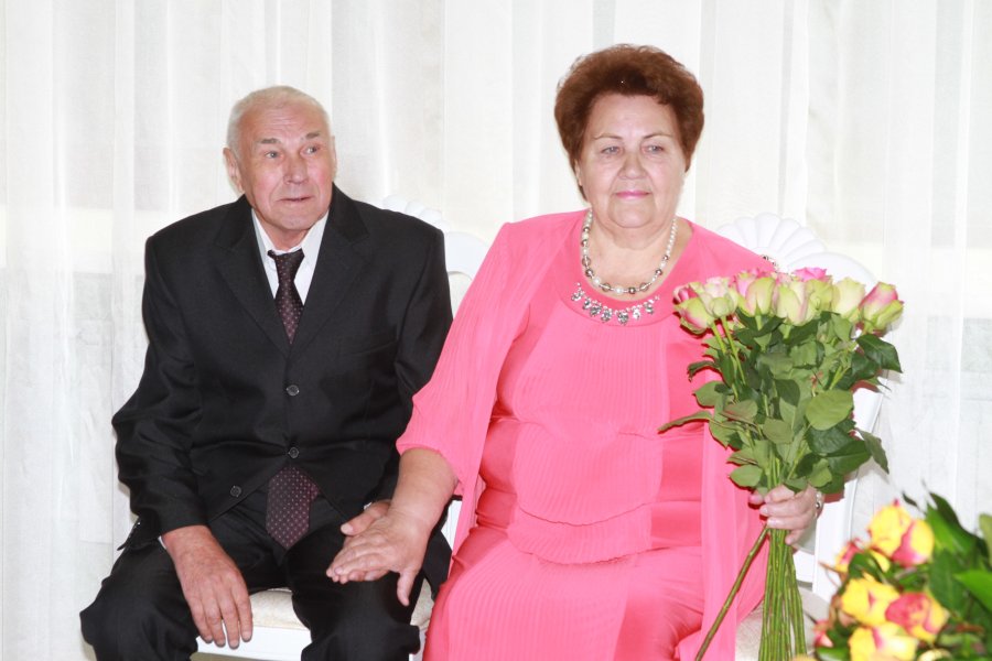 22 августа 2015 года во Дворце торжеств отпраздновали свой золотой юбилей супруги Агаревы, Валентин Николаевич и  Людмила Александровна