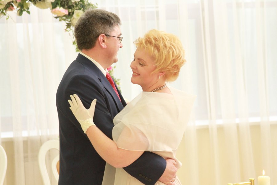 8 сентября 2015 года во Дворце торжеств отметили свой серебряный юбилей супруги Мирзояновы, Рэгат Хамитович и Светлана Алексеевна