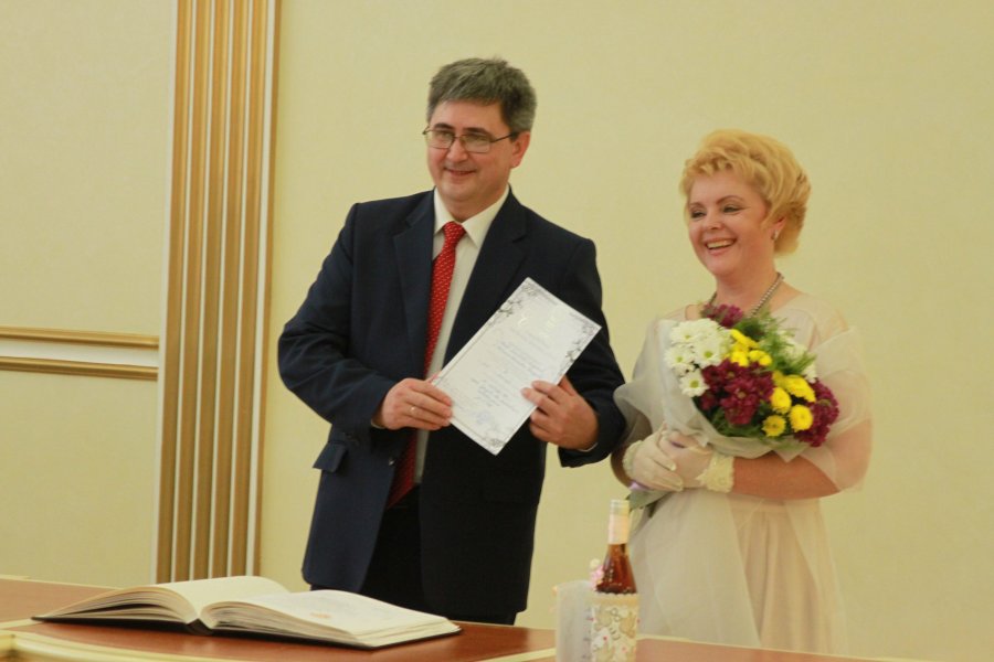 8 сентября 2015 года во Дворце торжеств отметили свой серебряный юбилей супруги Мирзояновы, Рэгат Хамитович и Светлана Алексеевна