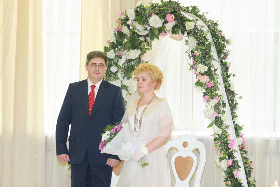 8 сентября 2015 года во Дворце торжеств отметили свой серебряный юбилей супруги Мирзояновы, Рэгат Хамитович и Светлана Алексеевна