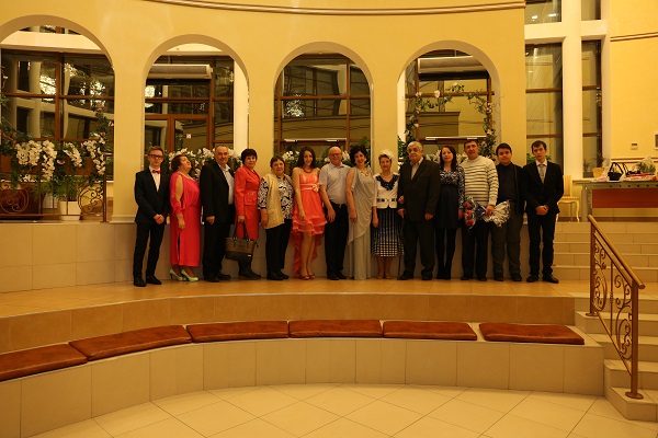 20 ноября 2015 года во Дворце торжеств отпраздновали свой золотой юбилей супруги Лочкаревы, Геннадий Анатольевич и  и  Нина Павловна