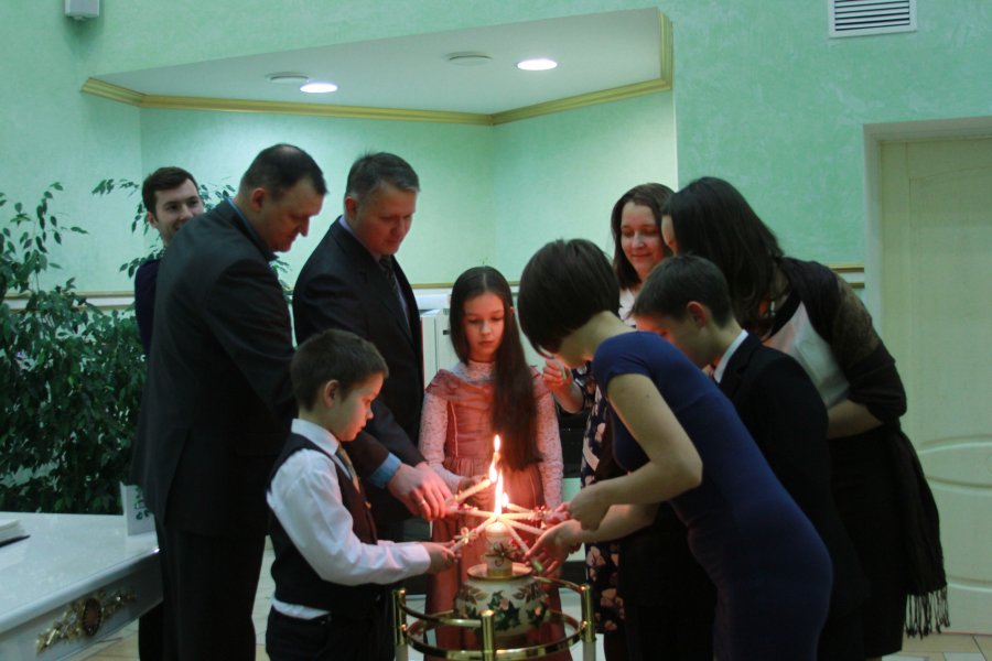 26 ноября 2015 года во Дворце торжеств отпраздновали свой золотой юбилей супруги Козловы, Владимир Захарович и Алла Федоровна