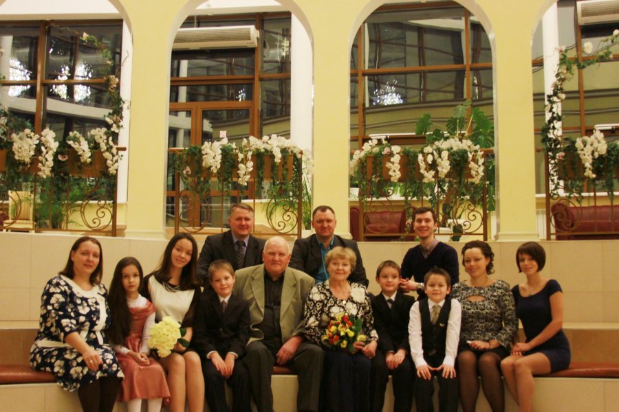 26 ноября 2015 года во Дворце торжеств отпраздновали свой золотой юбилей супруги Козловы, Владимир Захарович и Алла Федоровна