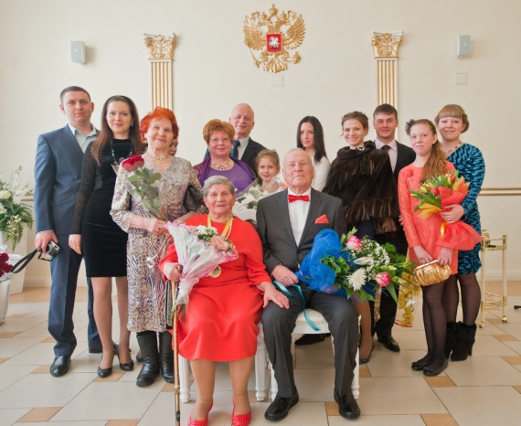 Юбилярам семейной жизни, прожившим 50 и более лет
