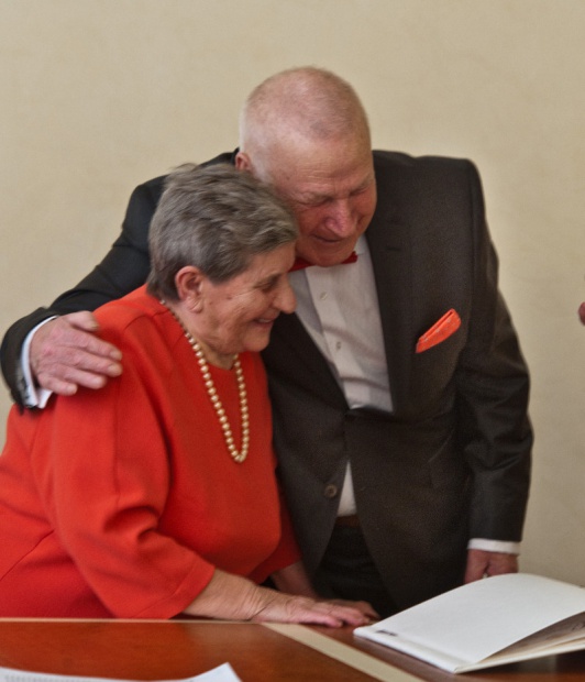 Юбилярам семейной жизни, прожившим 50 и более лет