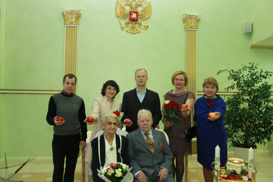 23 января 2016 года во Дворце торжеств отметили бриллиантовый юбилей супруги Матвеевы, Николай Петрович и Аннэта Степановна