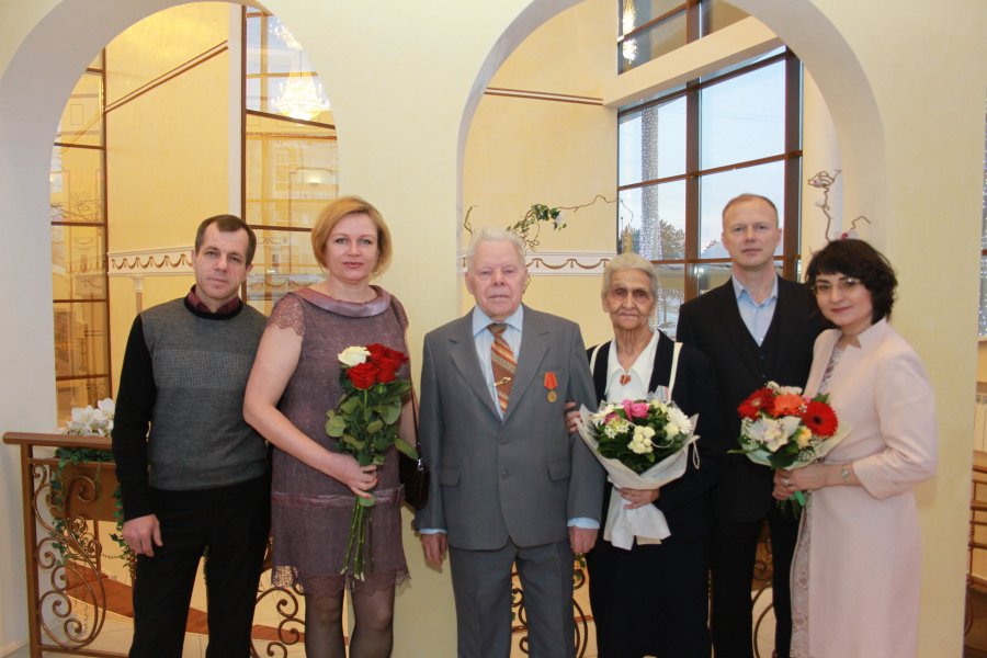 23 января 2016 года во Дворце торжеств отметили бриллиантовый юбилей супруги Матвеевы, Николай Петрович и Аннэта Степановна