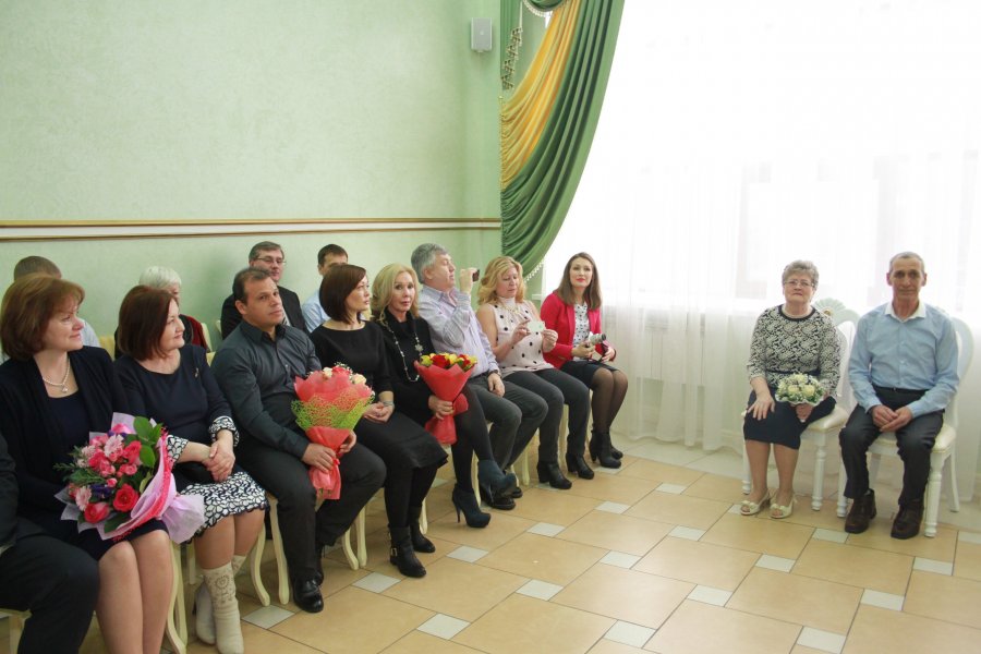 25 февраля отпраздновали свой золотой юбилей супруги Меркурьевы Валентин Евлампиевич и Валентина Семеновна 25 февраля отпраздновали свой золотой юбилей супруги Меркурьевы Валентин Евлампиевич и Валентина Семеновна
