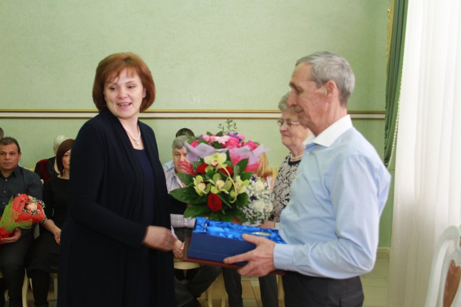 25 февраля отпраздновали свой золотой юбилей супруги Меркурьевы Валентин Евлампиевич и Валентина Семеновна 25 февраля отпраздновали свой золотой юбилей супруги Меркурьевы Валентин Евлампиевич и Валентина Семеновна