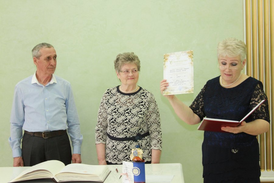 25 февраля отпраздновали свой золотой юбилей супруги Меркурьевы Валентин Евлампиевич и Валентина Семеновна 25 февраля отпраздновали свой золотой юбилей супруги Меркурьевы Валентин Евлампиевич и Валентина Семеновна