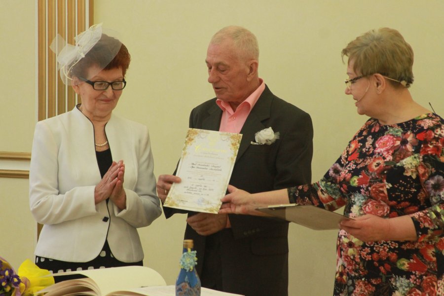 10 марта во Дворце торжеств отпраздновали свой золотой юбилей супруги Минуховы  Юрий Михайлович и Вера Николаевна