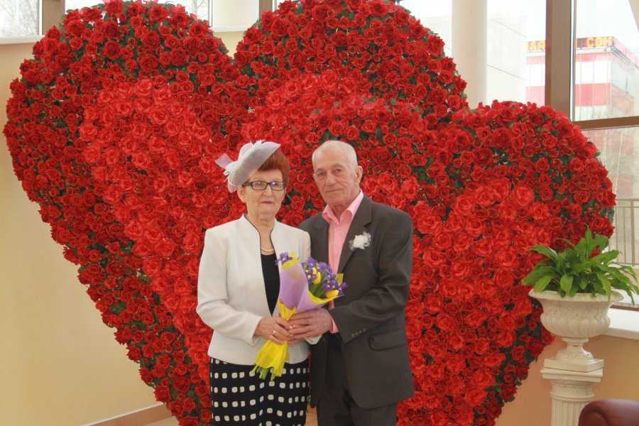 10 марта во Дворце торжеств отпраздновали свой золотой юбилей супруги Минуховы  Юрий Михайлович и Вера Николаевна