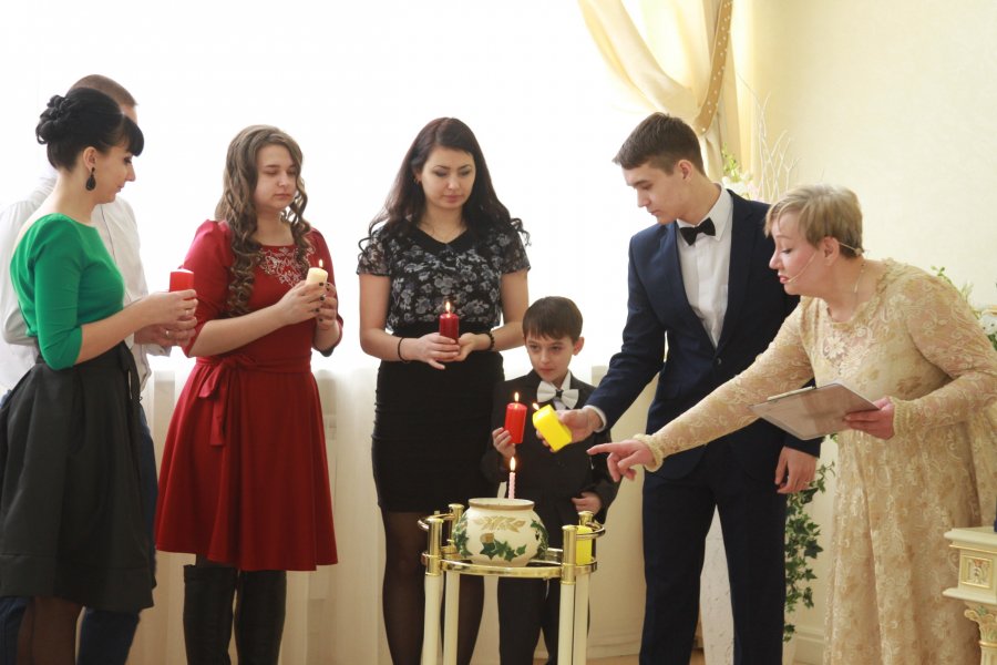 26 марта 2016 года во Дворце торжеств отпраздновали золотой юбилей супруги Гнучие Александр Иванович и Галина Федоровна 