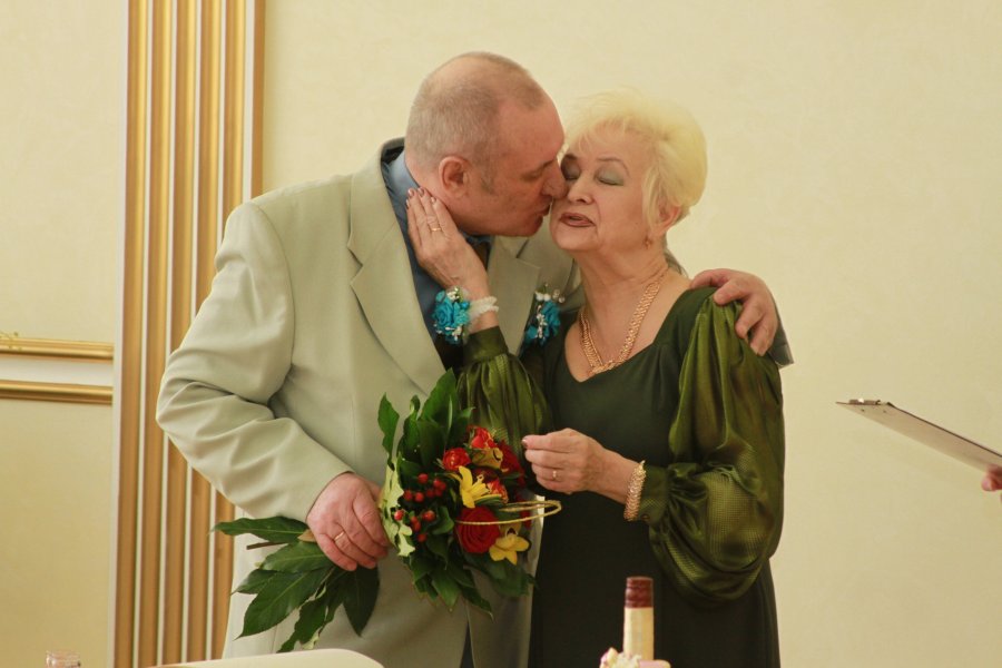 26 марта 2016 года во Дворце торжеств отпраздновали золотой юбилей супруги Гнучие Александр Иванович и Галина Федоровна 