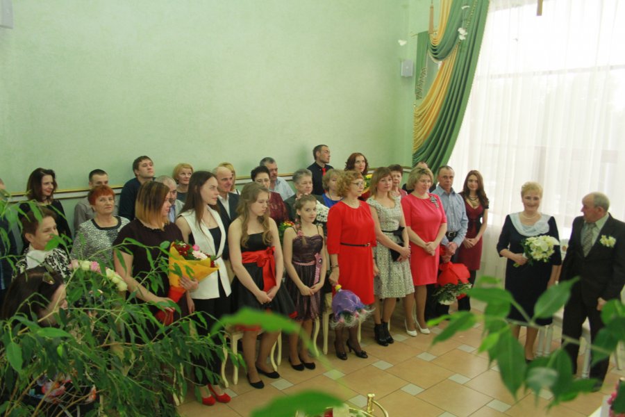 16 апреля 2016 года во Дворце торжеств отпраздновали свой золотой юбилей супруги Грачевы Иувеналий Владимирович и Валентина Александровна