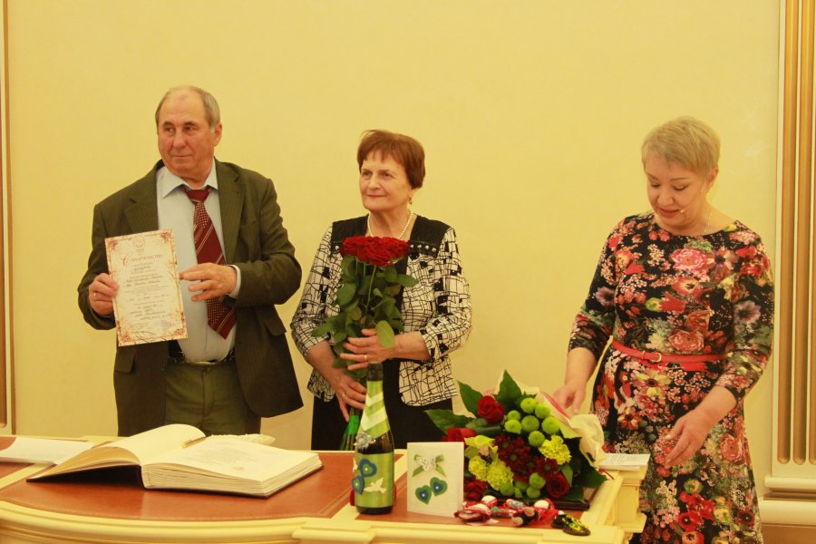 05 мая 2016 года во Дворце торжеств отпраздновали свой изумрудный юбилей супруги Павлович Петр Михайлович и Вера Ивановна