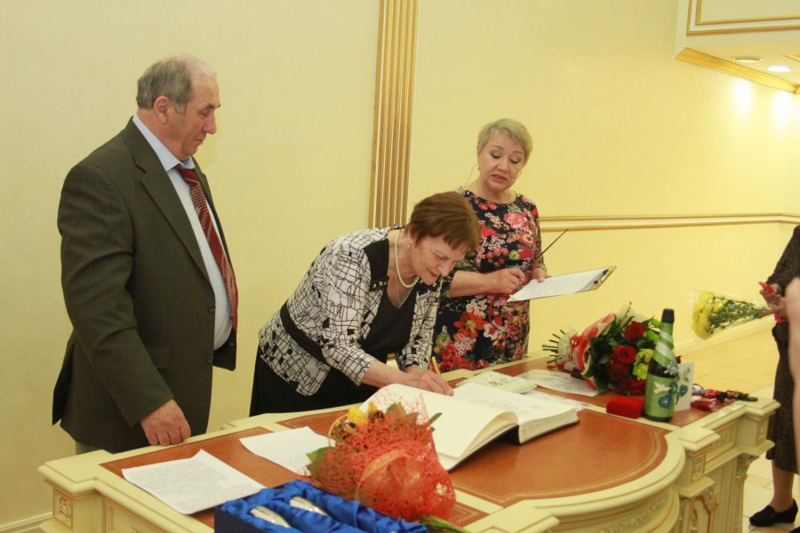 05 мая 2016 года во Дворце торжеств отпраздновали свой изумрудный юбилей супруги Павлович Петр Михайлович и Вера Ивановна