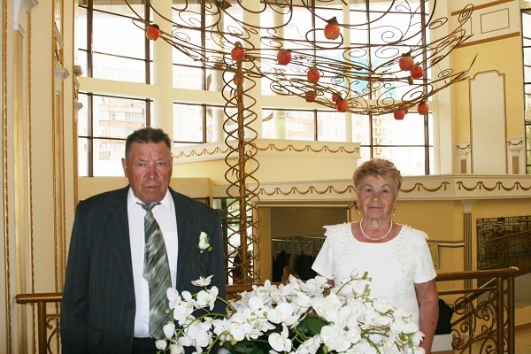 28 мая 2016 года во Дворце торжеств отметили свой изумрудный юбилей супруги Артеевы Борис Иванович и Мария Семеновна