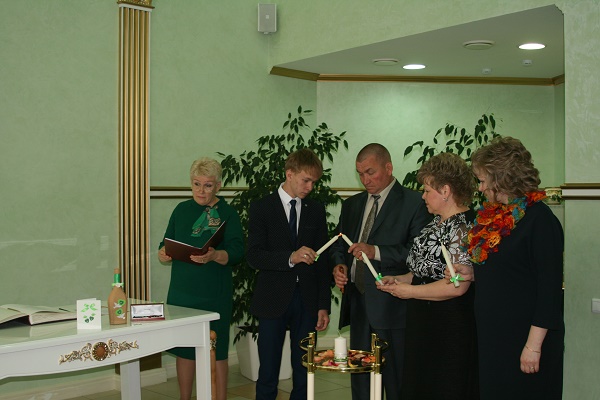 28 мая 2016 года во Дворце торжеств отметили свой изумрудный юбилей супруги Артеевы Борис Иванович и Мария Семеновна