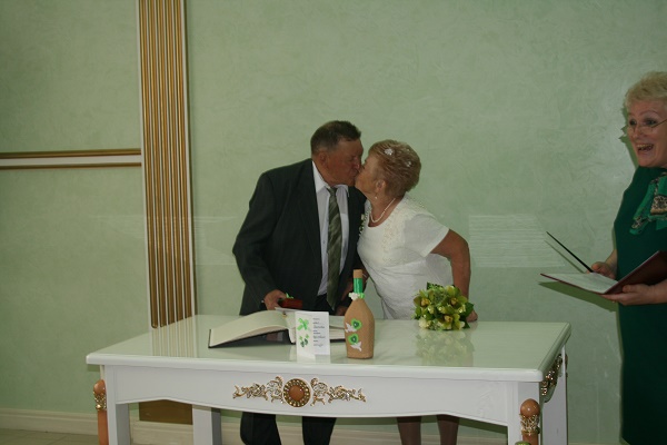 28 мая 2016 года во Дворце торжеств отметили свой изумрудный юбилей супруги Артеевы Борис Иванович и Мария Семеновна