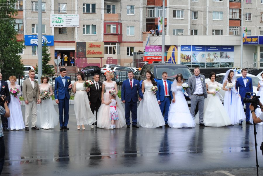 08.07. 2016 года во Дворце торжеств состоялась массовая регистрация браков