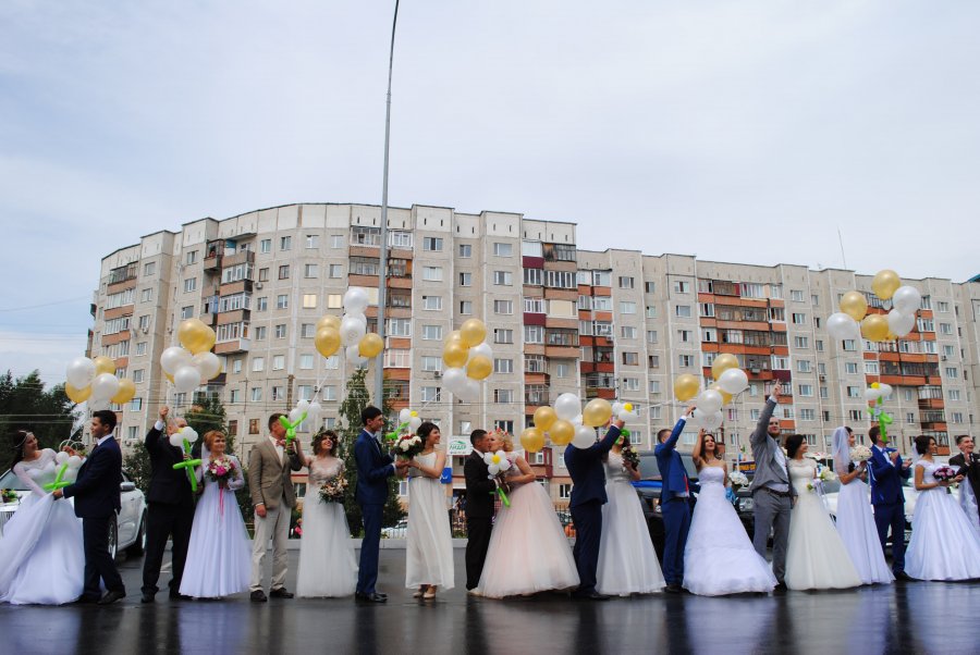 08.07. 2016 года во Дворце торжеств состоялась массовая регистрация браков