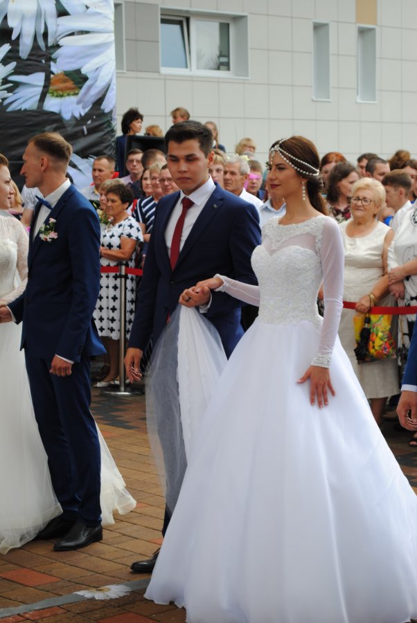 08.07. 2016 года во Дворце торжеств состоялась массовая регистрация браков