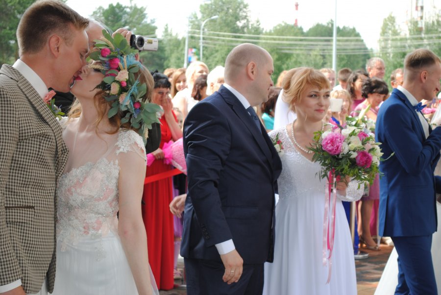 08.07. 2016 года во Дворце торжеств состоялась массовая регистрация браков