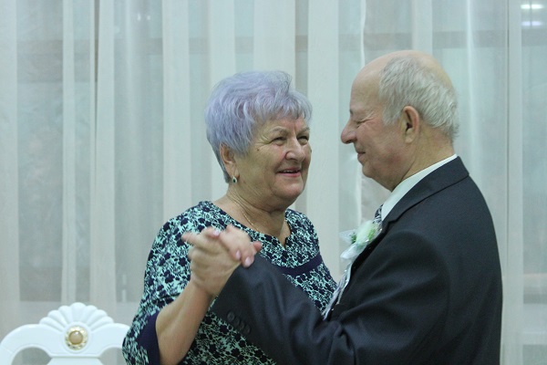 30 декабря 2016 года отпраздновали свой золотой юбилей супруги Кропивницкие Юрий Александрович и Екатерина Васильевна