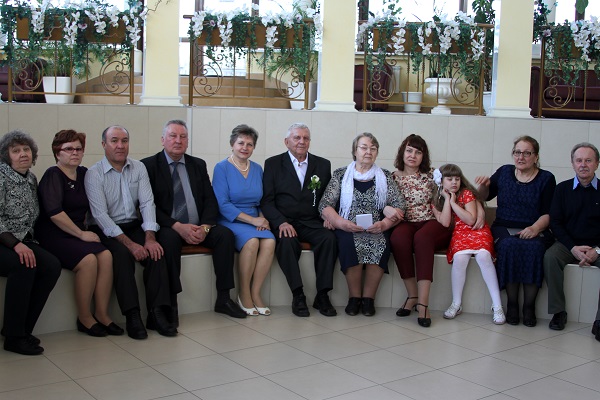 20 мая  2017 года во Дворце торжеств отметили свой золотой юбилей супруги Самардак