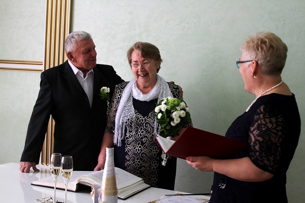 20 мая  2017 года во Дворце торжеств отметили свой золотой юбилей супруги Самардак