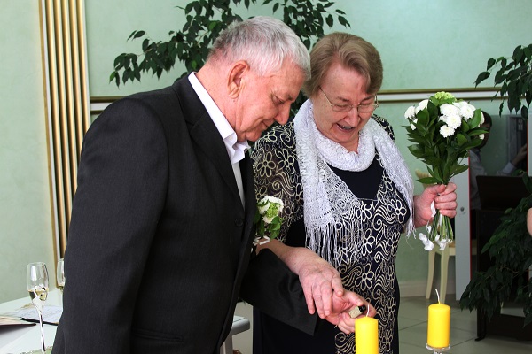 20 мая  2017 года во Дворце торжеств отметили свой золотой юбилей супруги Самардак