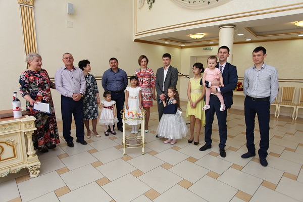 27 мая 2017 года во Дворце торжетв отметили свой бриллиантовый юбилей супруги Тасимовы