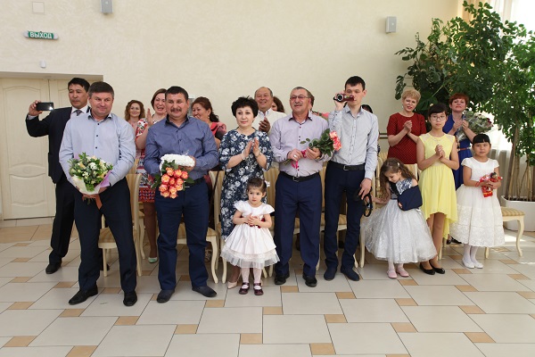 27 мая 2017 года во Дворце торжетв отметили свой бриллиантовый юбилей супруги Тасимовы