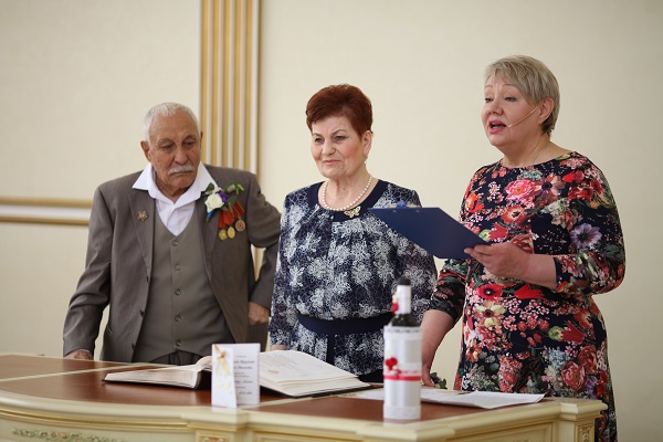 27 мая 2017 года во Дворце торжетв отметили свой бриллиантовый юбилей супруги Тасимовы