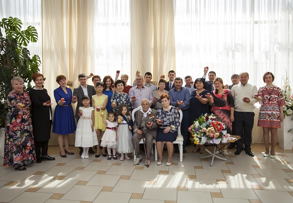 27 мая 2017 года во Дворце торжетв отметили свой бриллиантовый юбилей супруги Тасимовы