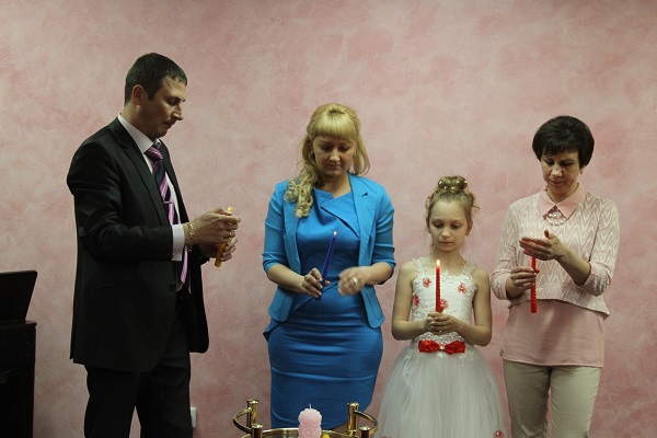 9 июня 2017 года отметили золотой юбилей супруги Фролушины