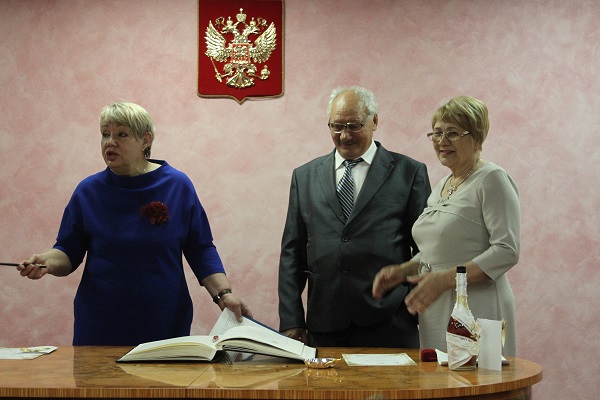 9 июня 2017 года отметили золотой юбилей супруги Фролушины