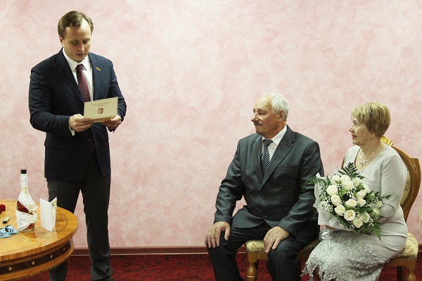 9 июня 2017 года отметили золотой юбилей супруги Фролушины