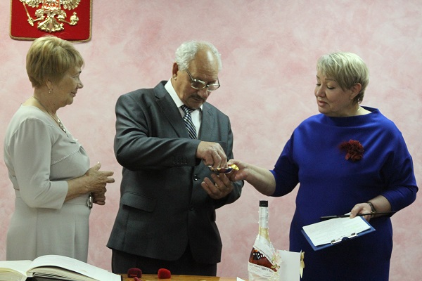 9 июня 2017 года отметили золотой юбилей супруги Фролушины