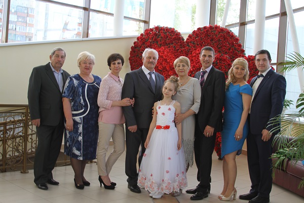 9 июня 2017 года отметили золотой юбилей супруги Фролушины