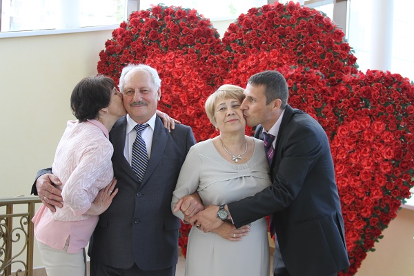 9 июня 2017 года отметили золотой юбилей супруги Фролушины