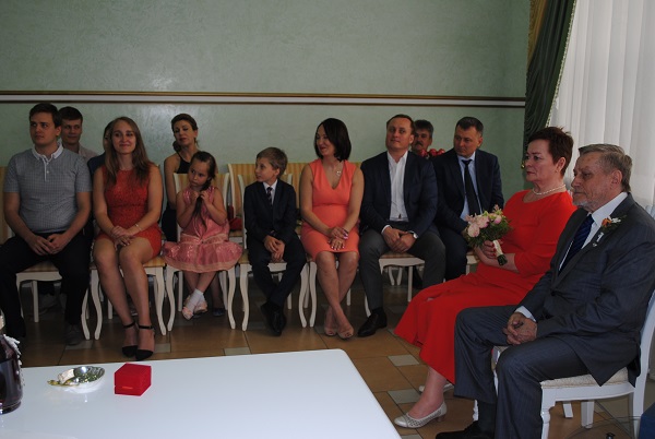 24 июня 2017 года во Дворце торжеств отметили золотой юбилей супруги Слеповы