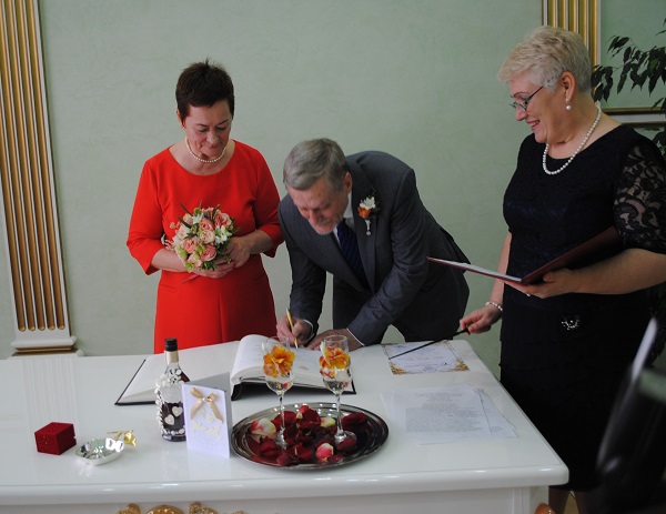 24 июня 2017 года во Дворце торжеств отметили золотой юбилей супруги Слеповы