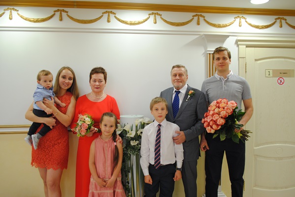 24 июня 2017 года во Дворце торжеств отметили золотой юбилей супруги Слеповы