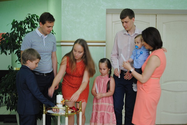 24 июня 2017 года во Дворце торжеств отметили золотой юбилей супруги Слеповы