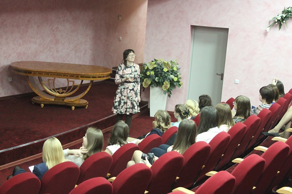 Цикл информационно-познавательных встреч для молодежи «Диалоги о семейных ценностях» Цикл информационно-познавательных встреч для молодежи «Диалоги о семейных ценностях»