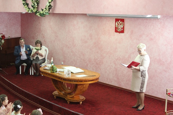 3 февраля 2018 года во Дворце торжеств отметили хрустальный юбилей супруги Шарниловы 3 февраля 2018 года во Дворце торжеств отметили хрустальный юбилей супруги Шарниловы