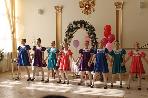 1 апреля во Дворце торжеств прошел праздник